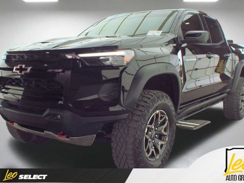 Used 2025 Chevrolet Colorado ZR2 w/ Technology Package AWD/4WD image 1