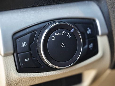 Used 2017 Ford Explorer XLT w/ Equipment Group 202A image 21