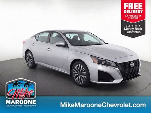 Used 2023 Nissan Altima 2.5 SV FWD image 1
