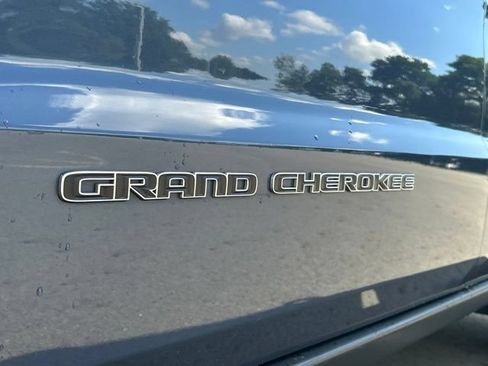 Used 2021 Jeep Grand Cherokee Limited AWD/4WD image 15