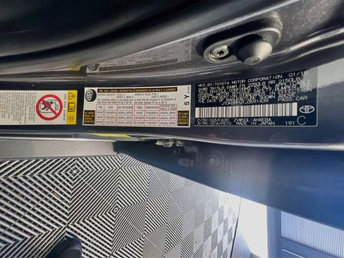 Used 2018 Toyota Prius Two w/ Prius Two Safety Plus Package FWD image 8