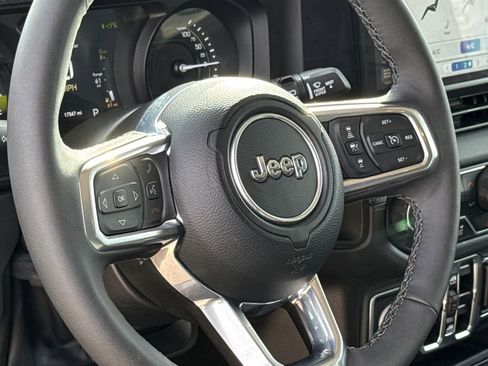 Used 2025 Jeep Wrangler Unlimited Sahara AWD/4WD image 29
