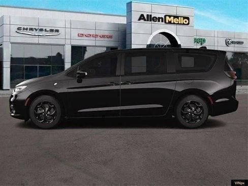 New 2023 Chrysler Pacifica Touring-L w/ S Appearance Package image 3
