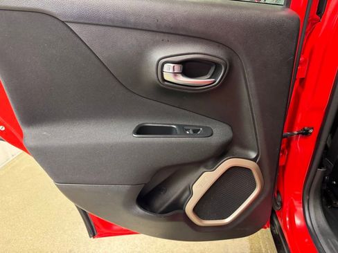 Used 2017 Jeep Renegade Latitude image 14