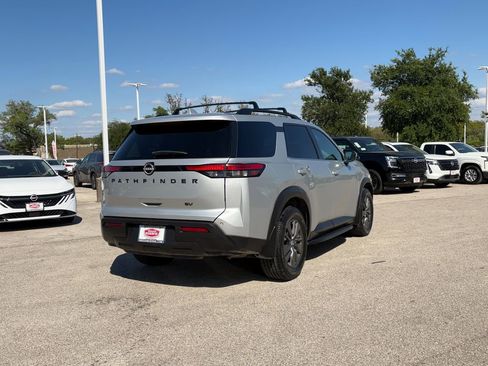 Used 2022 Nissan Pathfinder SV w/ SV Black Package image 5