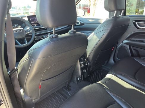 Used 2024 Jeep Compass Trailhawk image 16