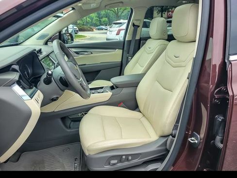 Certified 2023 Cadillac XT5 Premium Luxury AWD/4WD image 9
