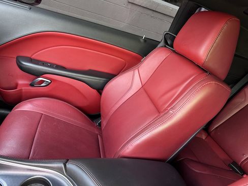 Used 2015 Dodge Challenger R/T Plus RWD image 29