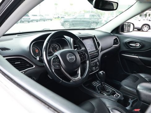 Used 2019 Jeep Cherokee Limited FWD image 24
