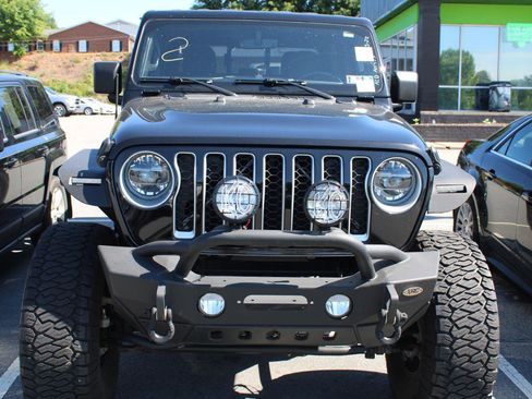 Used 2020 Jeep Gladiator Overland AWD/4WD image 2
