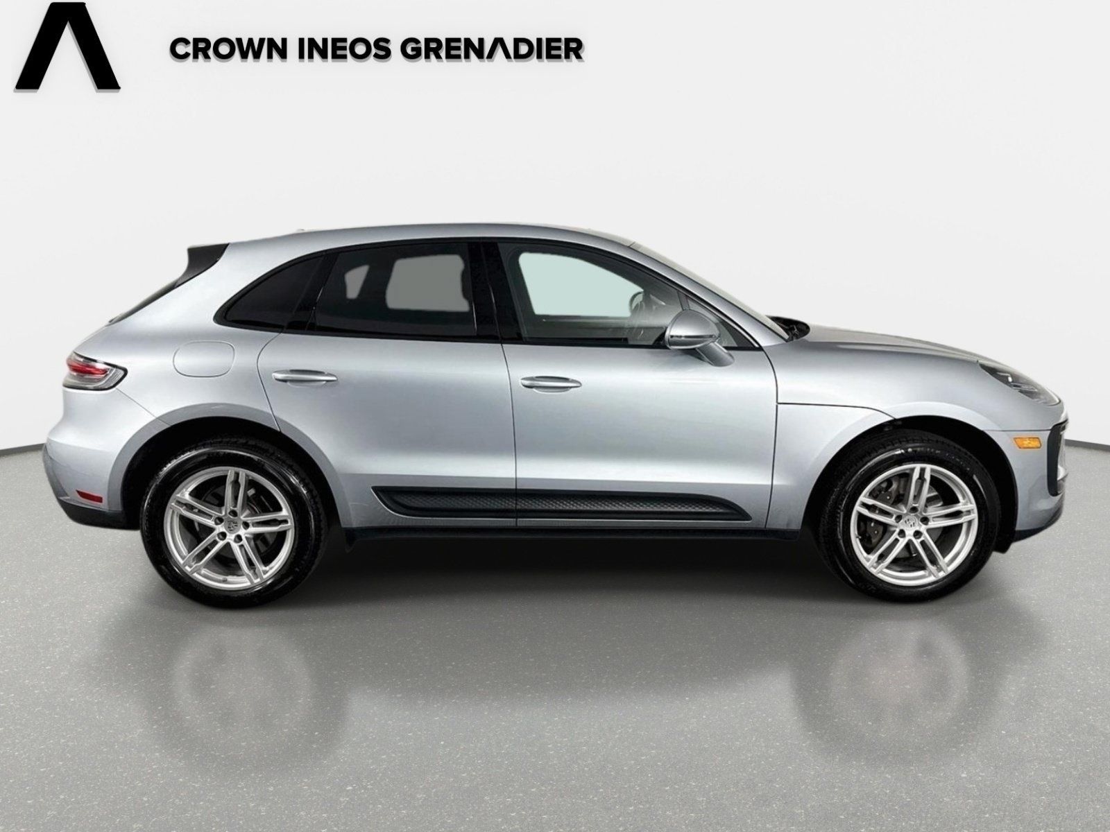 Used 2023 Porsche Macan AWD/4WD image 4