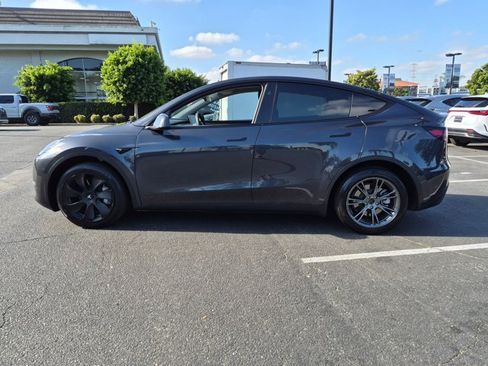 Used 2024 Tesla Model Y Long Range RWD image 9