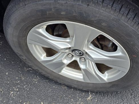 Used 2021 Toyota RAV4 XLE image 24