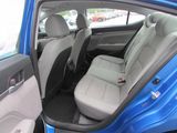 Used 2017 Hyundai Elantra SE image 4