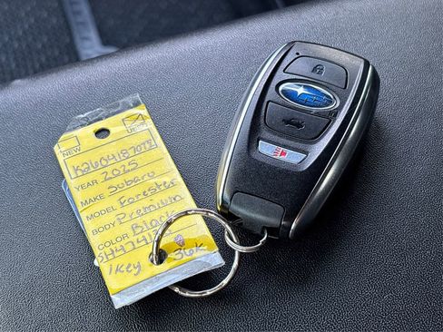 Used 2025 Subaru Forester Premium AWD/4WD image 39