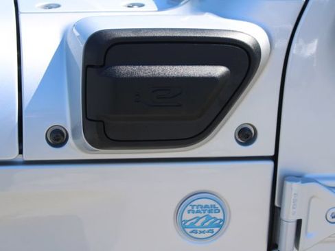 Used 2023 Jeep Wrangler Unlimited Sahara w/ Cold Weather Group AWD/4WD image 9
