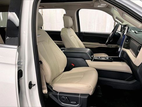 Used 2024 Ford Expedition Max Platinum image 7