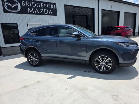 Used 2023 Toyota Venza LE AWD/4WD image 4