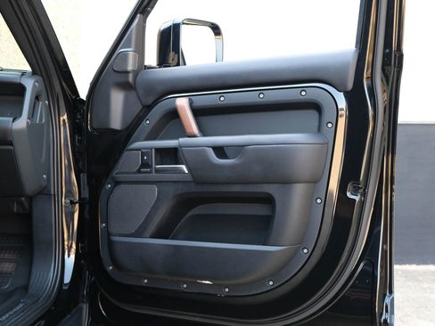 Used 2023 Land Rover Defender 110 X image 31