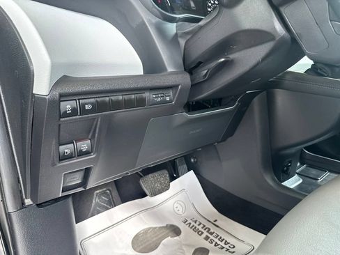 Certified 2025 Toyota Sienna XLE FWD image 26