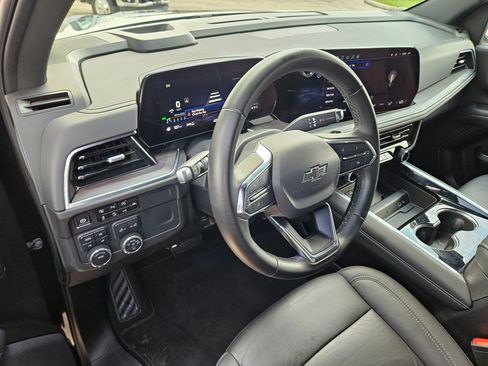 Used 2025 Chevrolet Suburban Z71 AWD/4WD image 16