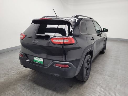 Used 2016 Jeep Cherokee Sport image 9