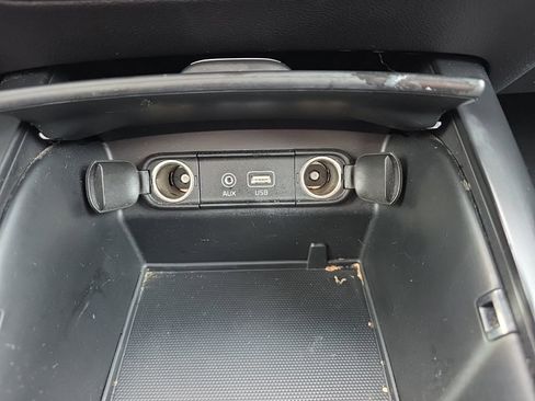 Used 2017 Kia Sorento L image 25