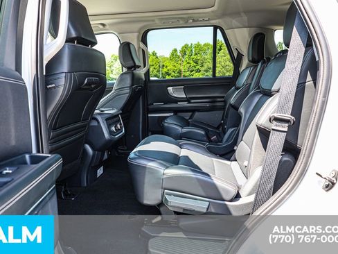 Used 2025 Ford Expedition Platinum AWD/4WD image 19