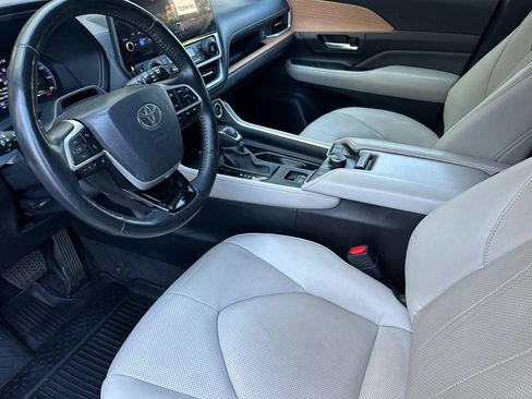 Used 2024 Toyota Grand Highlander AWD image 10