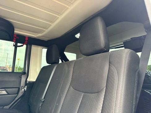 Used 2018 Jeep Wrangler Unlimited Sport S AWD/4WD image 8