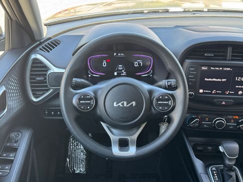 Used 2025 Kia Soul LX w/ LX Technology Package image 25