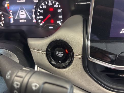 Used 2024 Jeep Compass Limited image 22