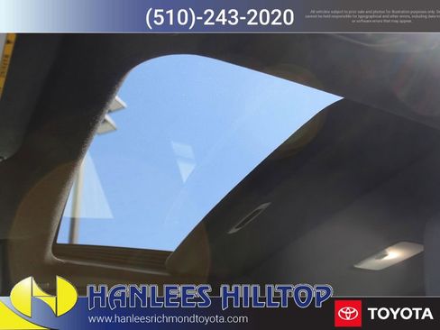 Used 2024 Toyota Corolla SE w/ SE Premium Package image 13