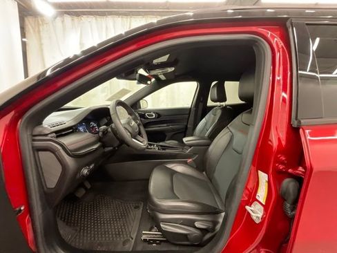 Used 2025 Jeep Compass Trailhawk AWD/4WD image 10