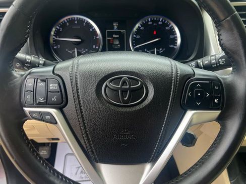 Used 2015 Toyota Highlander Limited FWD image 26