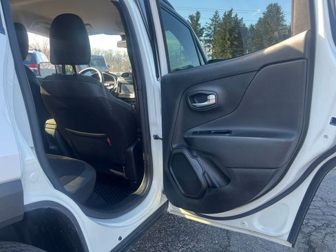 Used 2020 Jeep Renegade Trailhawk w/ Cold Weather Group AWD/4WD image 39