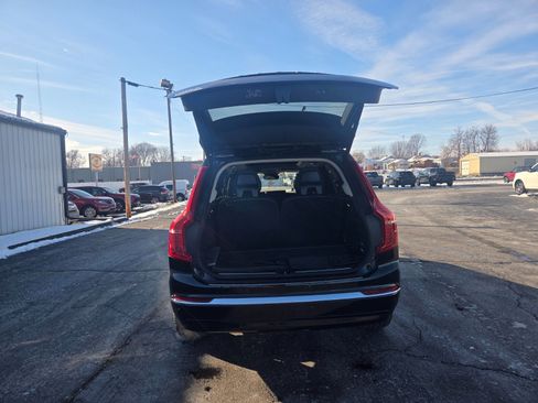 Used 2024 Volvo XC90 B6 Ultimate w/ Protection Package Premier image 11