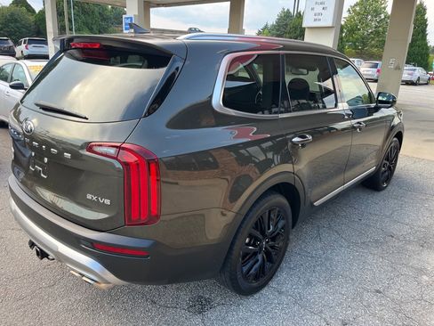 Used 2020 Kia Telluride SX w/ SX Prestige Package image 3