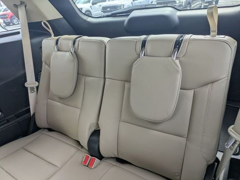 Used 2023 Ford Explorer Limited w/ Limited Technology Package RWD image 15