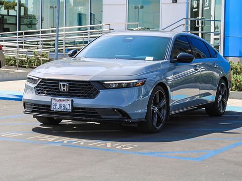 Used 2024 Honda Accord Sport image 3