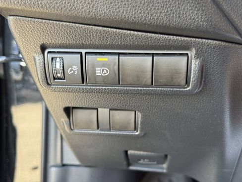 Used 2022 Toyota Corolla Cross LE image 24