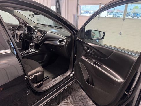 Used 2019 Chevrolet Equinox LT w/ Driver Convenience Package FWD image 18