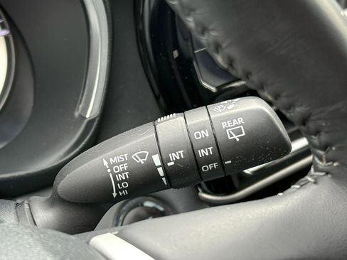 Used 2023 Toyota Highlander XLE image 26