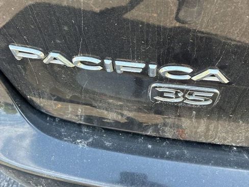 Used 2020 Chrysler Pacifica Touring-L FWD image 7