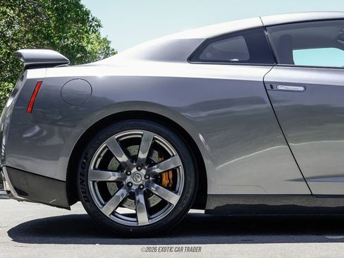 Used 2011 Nissan GT-R Premium AWD/4WD image 10