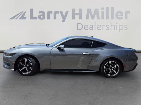 Used 2025 Ford Mustang Coupe RWD image 27