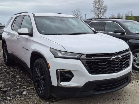 Used 2023 Chevrolet Traverse RS AWD/4WD image 2