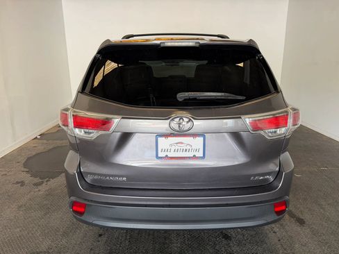 Used 2015 Toyota Highlander LE AWD/4WD image 6