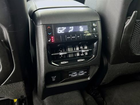 Used 2023 Jeep Grand Cherokee L Limited AWD/4WD image 26