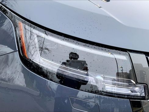 New 2026 Land Rover Range Rover SE image 13